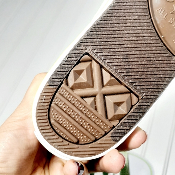 NEW Converse Chuck Taylor All Star Perforated JUNIOR shoe size 4 F41 - Picture 14 of 15